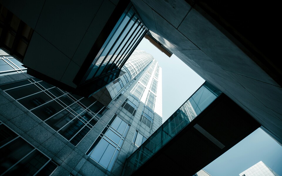 «Коммерсантъ»: «Озон» и Wildberries собираются развивать страховое направление бизнеса