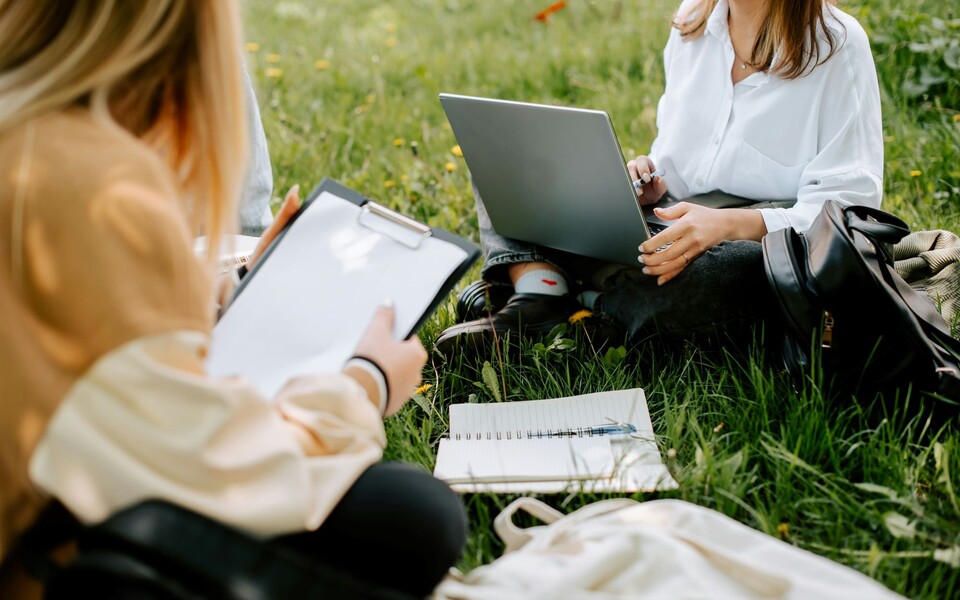 «КоммерсантЪ»:</br>Как российские компании инвестируют в образование молодых